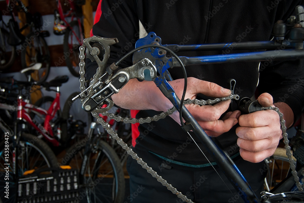 Obraz premium Master bike repairs in the workshop 7