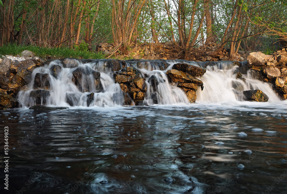 Obraz premium Waterfall at the sunset