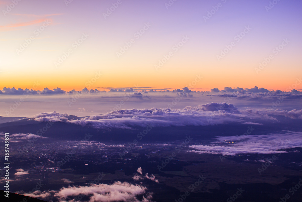 富士山頂からご雲海と来光