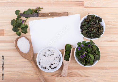 herbal salt / herbal salt, fresh and dried ground ivy