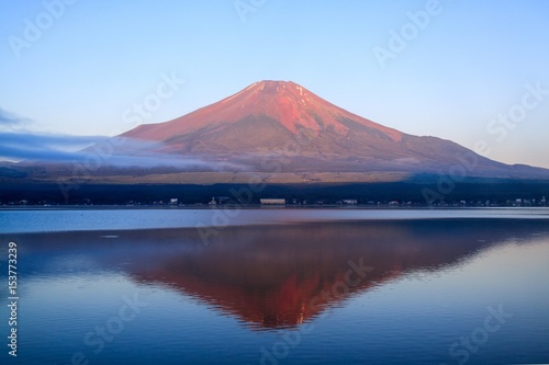 山中湖逆さ赤富士