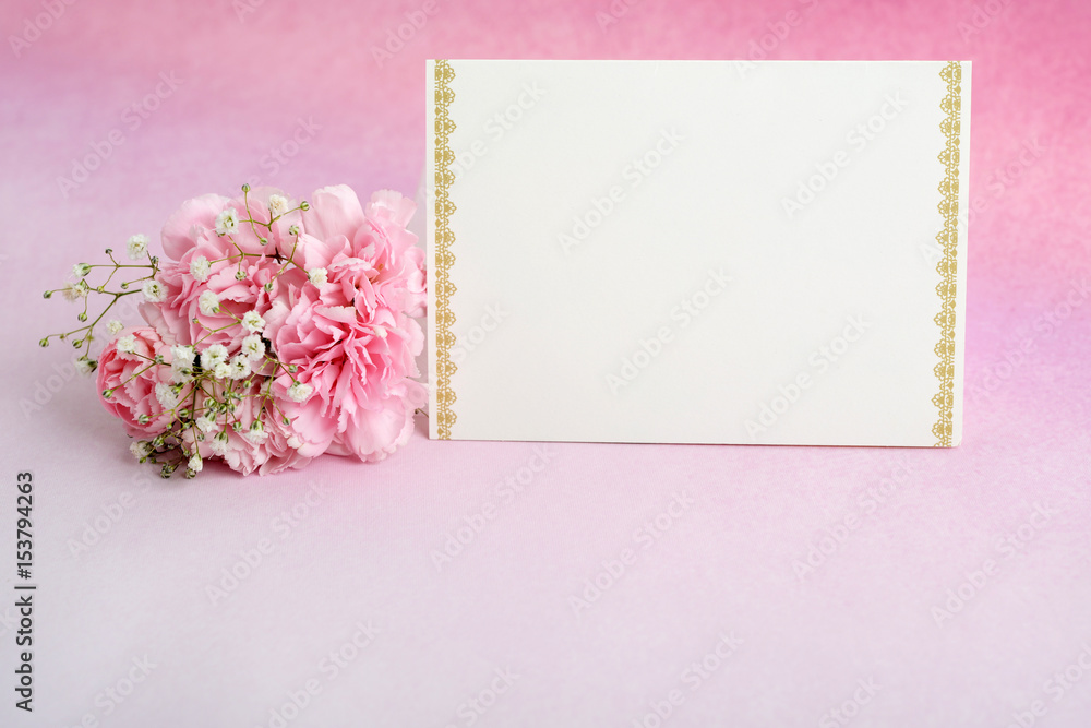 美しい花とメッセージカード