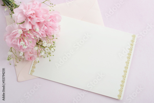 美しい花とメッセージカード © Liza5450