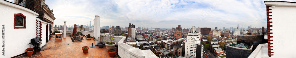 Downtown New-York Skyline Panorama from a Porch