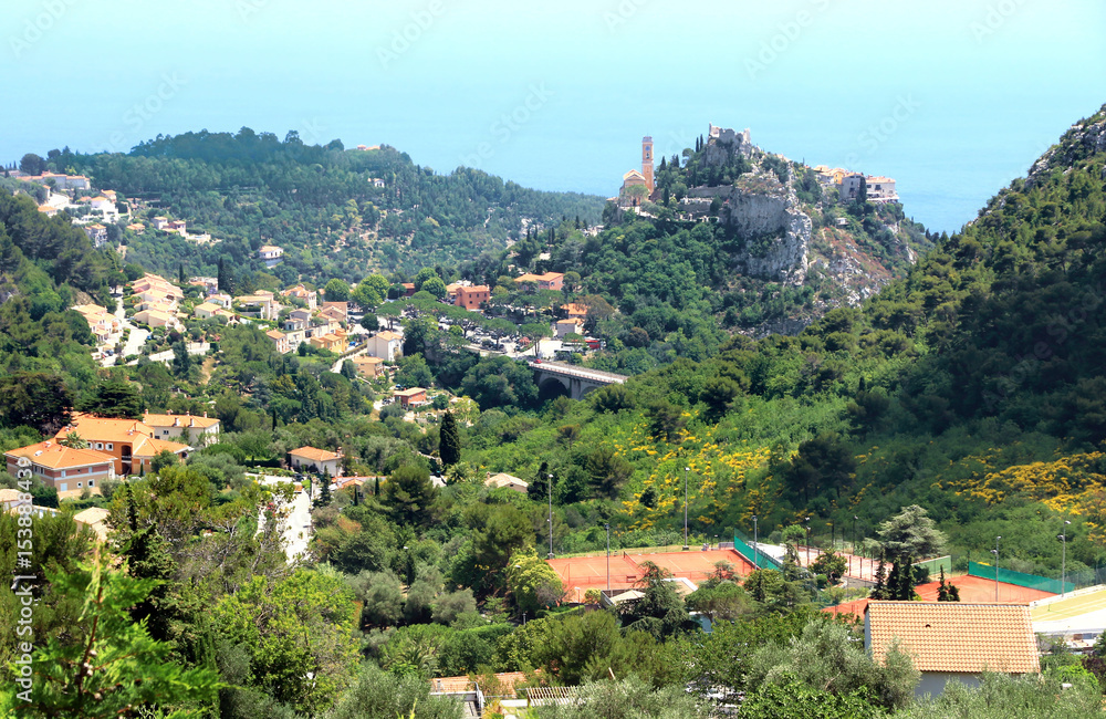 Vallée et collines à Èze sur la Côte d'Azur