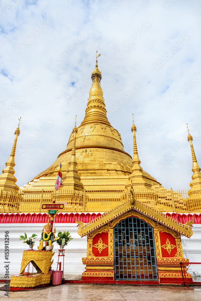 Naklejka premium Tachileik Shwedagon Pagoda is a beautiful golden pagoda that imitates Shwedagon Paya Pagoda, tourist attraction near the Thai border at Tachileik town in Shan State, Myanmar (Burma)
