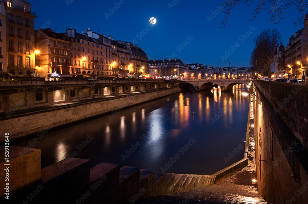 the night at the seine