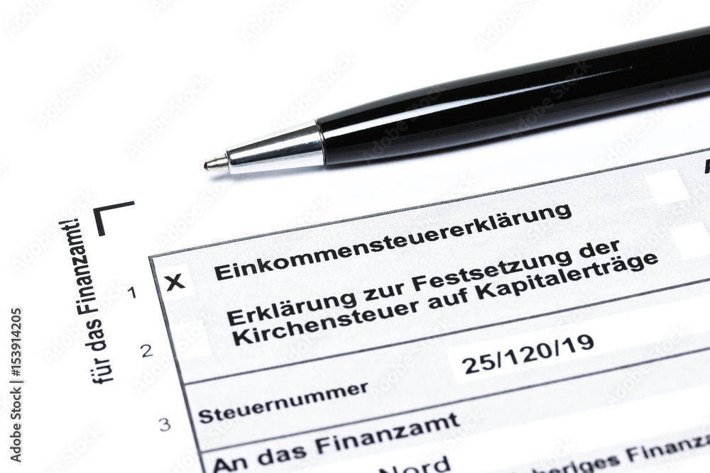 Einkommensteuererklärung Formular mit Kugelschreiber Einkommensteuererklärung Formular mit Kugelschreiber
