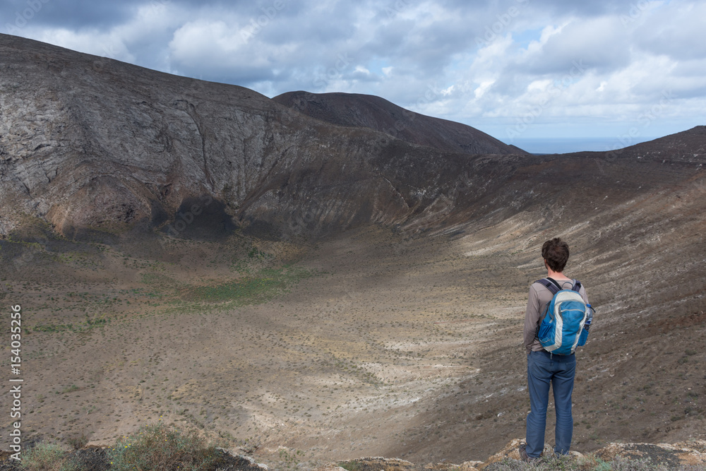 Randonnée au sommet du volcan Caldera blanca, Lanzarote, Canaries Randonnée au sommet du volcan Caldera blanca, Lanzarote, Canaries