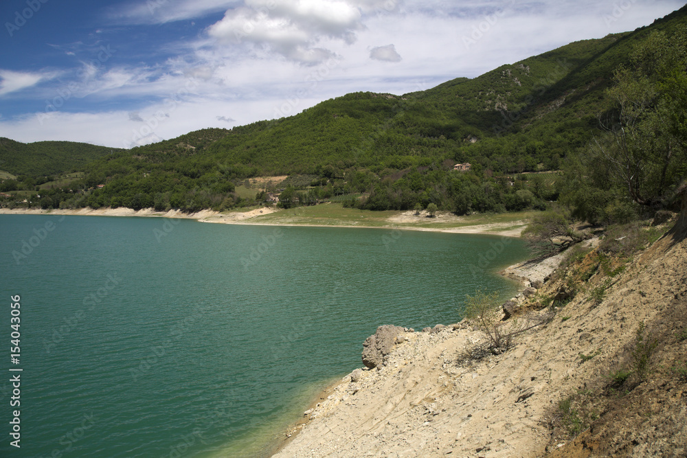 lago del turano, veduta del lago
