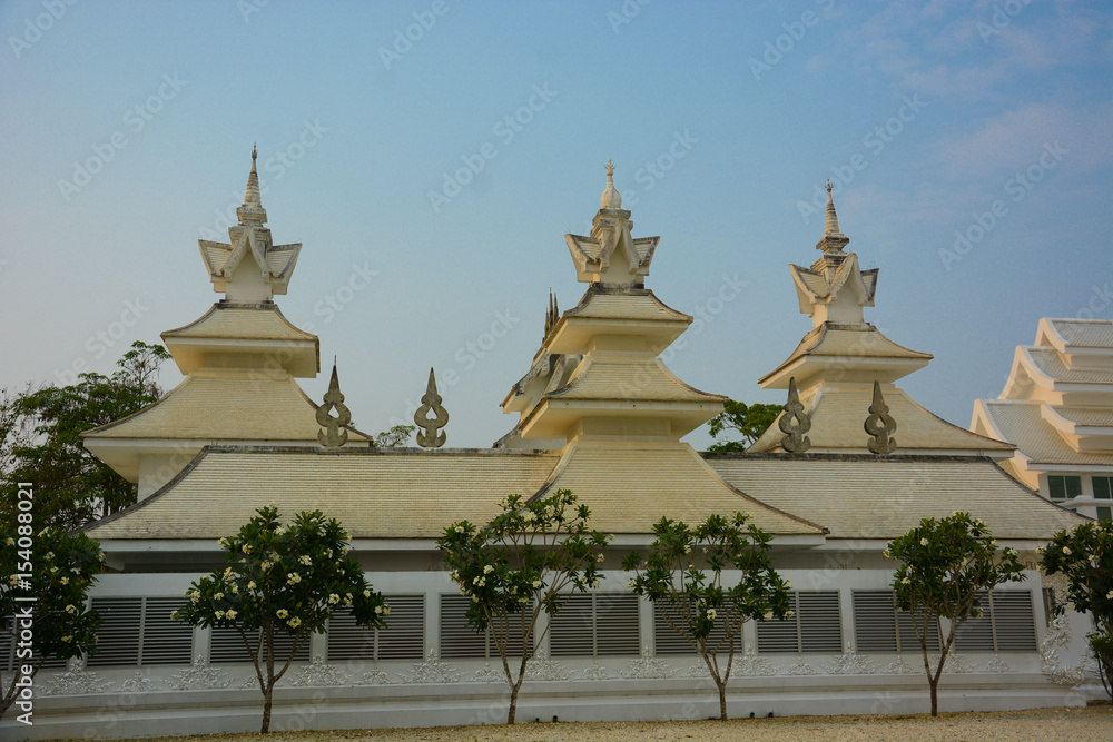 Fototapeta premium White Temple in Chiang Rai, Thailand