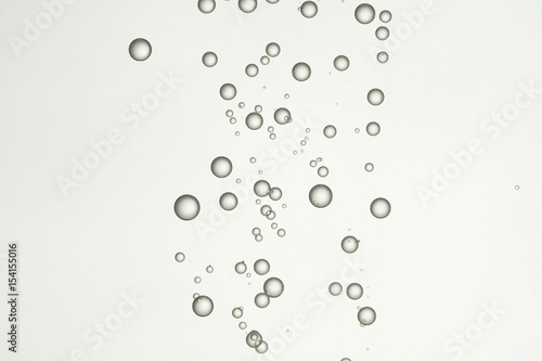 Beautiflul water bubbles is fllowing over a grey background