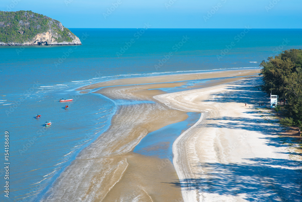 Fototapeta premium Khao Sam Roi Yot National Park (near Hua Hin) - tourists disembark from boats to the beach being on their way to Phraya Nakhon Cave. Nature of Prachuap Khiri Khan province, Thailand