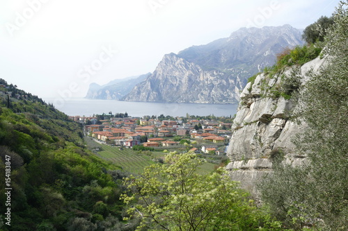 Marmitte dei giganti - panorama di Torbole dal sentiero