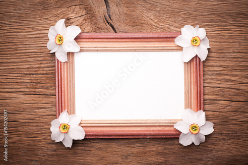 Decorative frame of dafodils