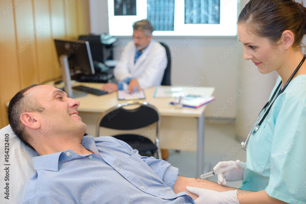 Obraz premium nurse holding a syringe
