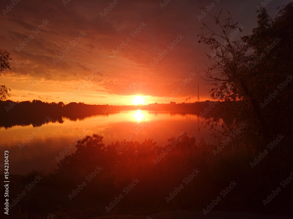 Obraz premium a River sunset.