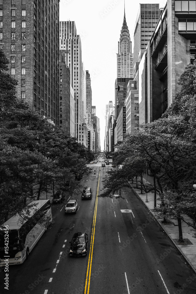 Wunschmotiv: Endless streets of Manhattan New York skyscraper cars yellow lane marking black and whi