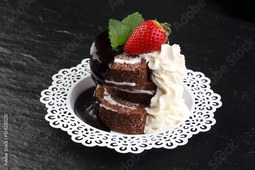 Foto Chocolate yule log christmas cake