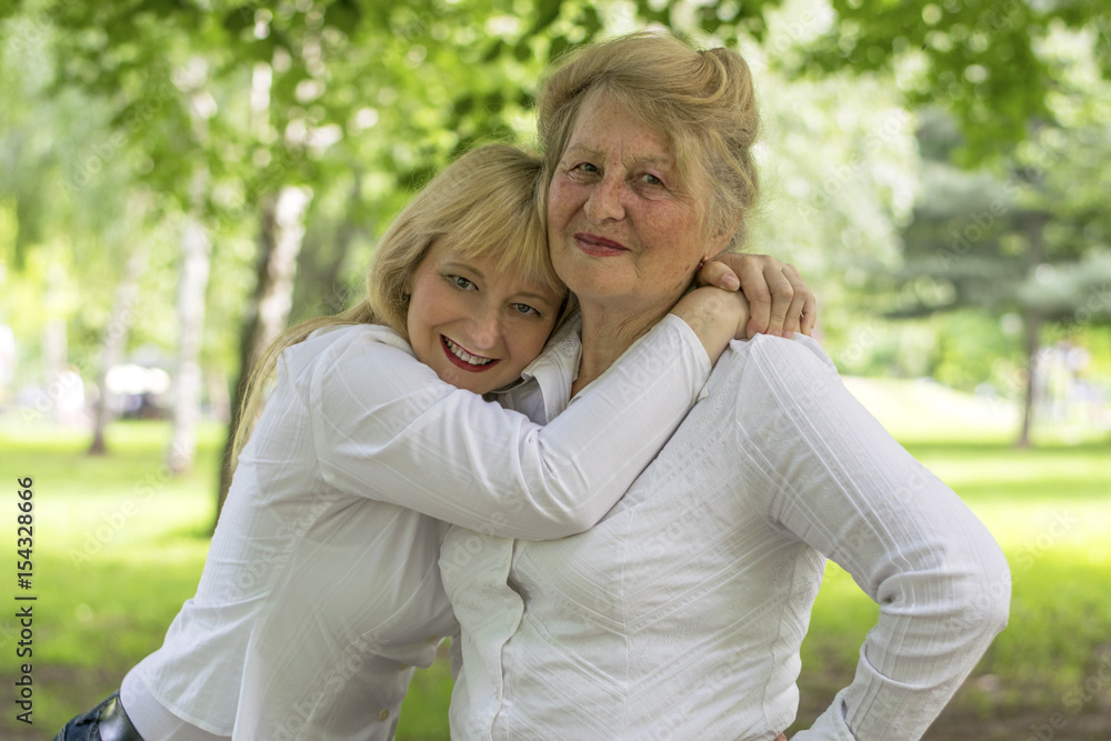 Fototapeta premium Mother and daughter in the park