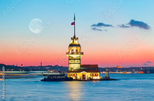 Photo The Maiden's Tower in Istanbul-Turkey