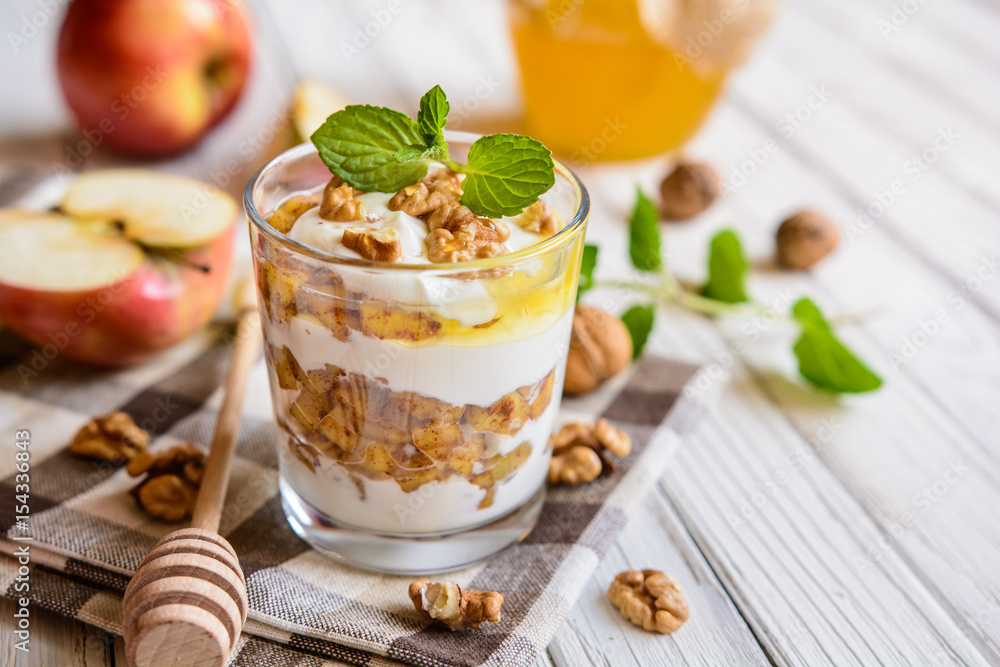 Apple dessert with ricotta, walnut, cinnamon and honey Apple dessert with ricotta, walnut, cinnamon and honey