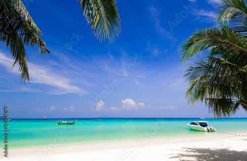Fototapeta Naklejka Na Ścianę i Meble -  Thailand. Sea background. Palms, white sand, yacht