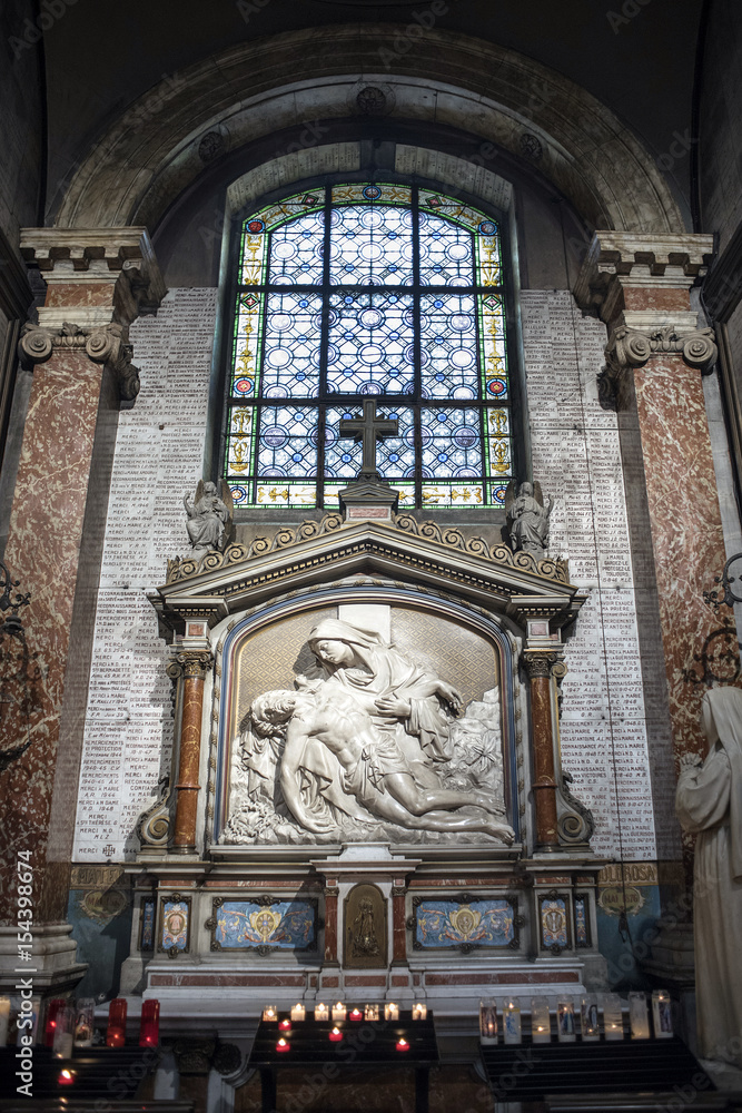 lieu d'offrande dans une église