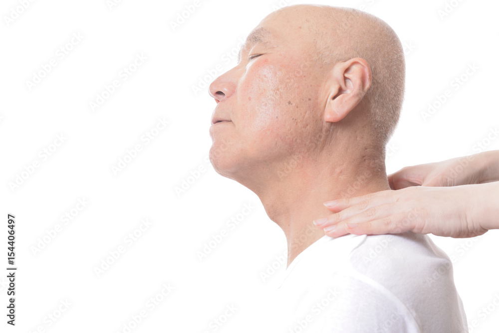 Fototapeta premium 女性の手でマッサージを受けるシニア