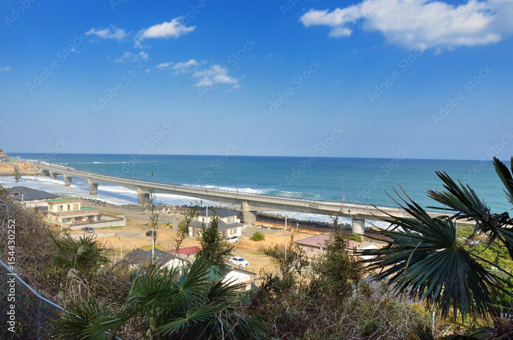 茨城　JR日立駅前の日立バイパスと太平洋