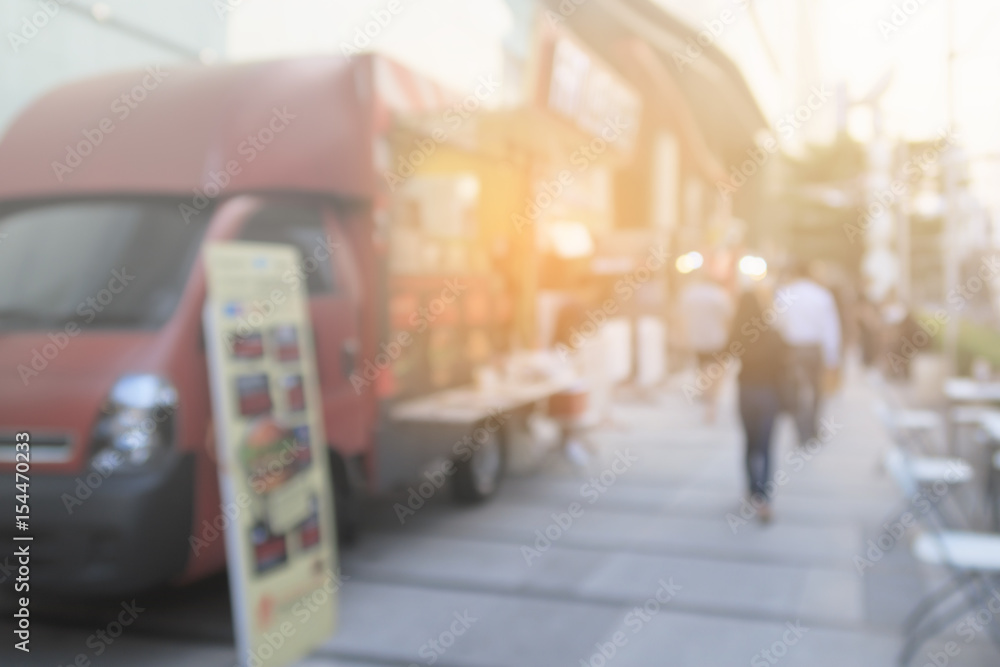 Obraz premium Abstract blurred background of food trucks carnival.