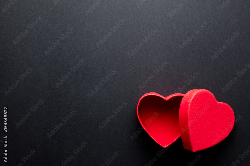 Obraz premium heart shaped box