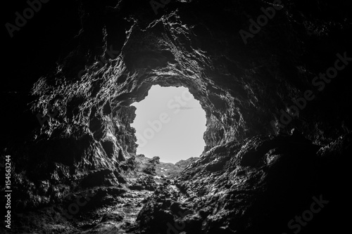 Valokuva cave and light