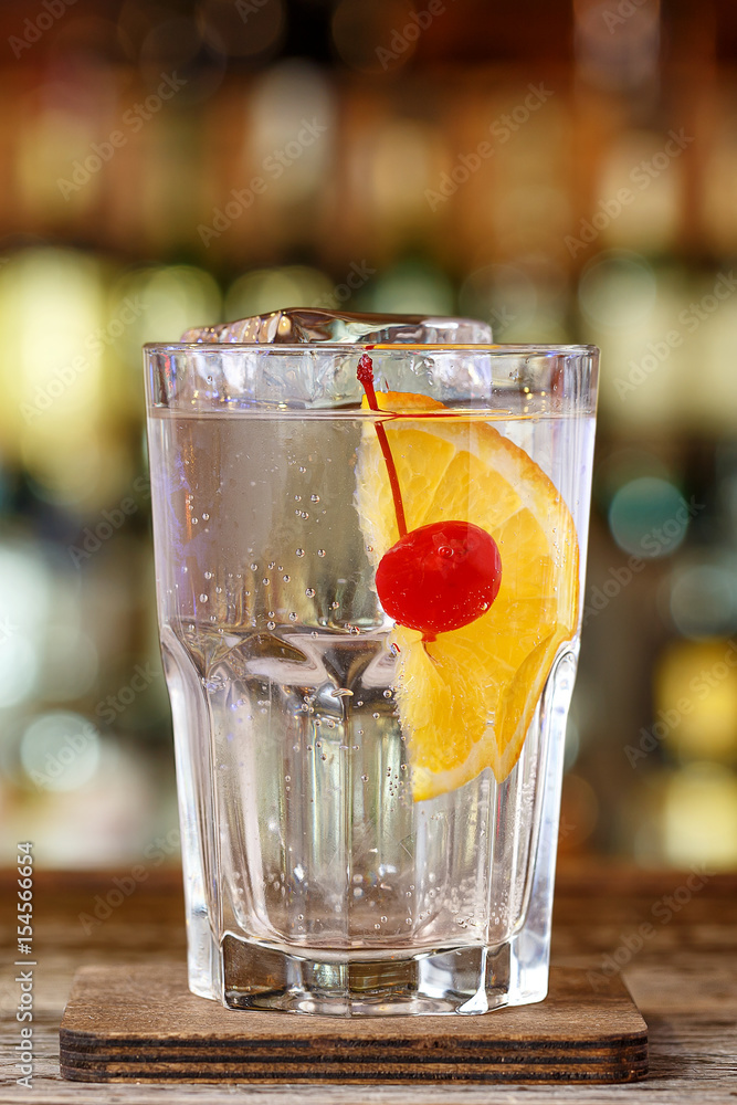 Cocktail tom collins in the pub Cocktail tom collins in the pub
