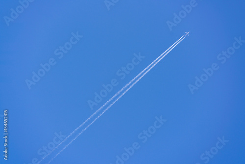 airplane contrail
