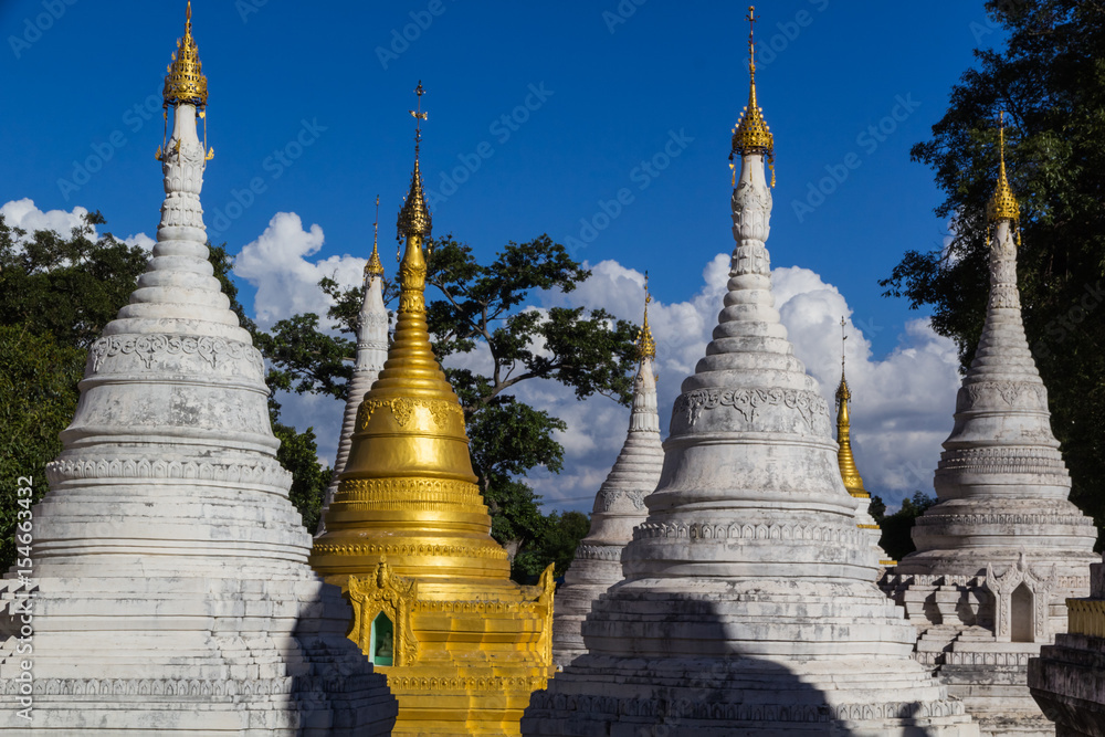 Fototapeta premium Buddhist stupas
