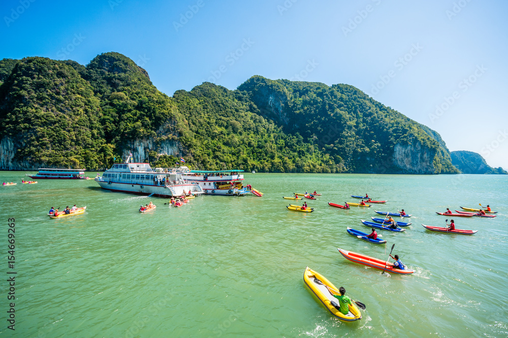 Fototapeta premium Canoeing at Koh Hong Island