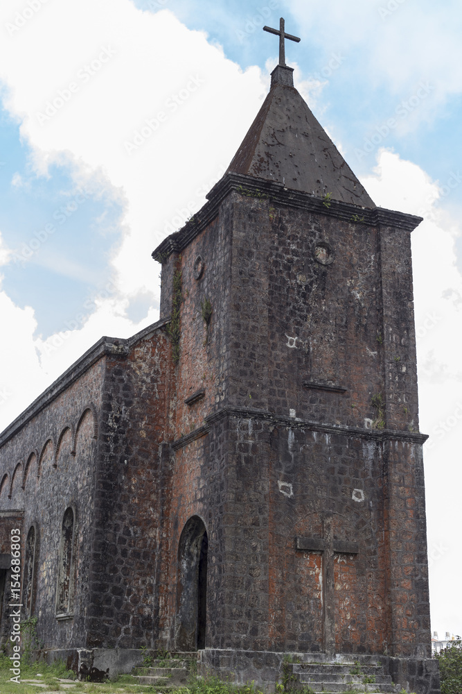 Obraz premium Abandoned christian church