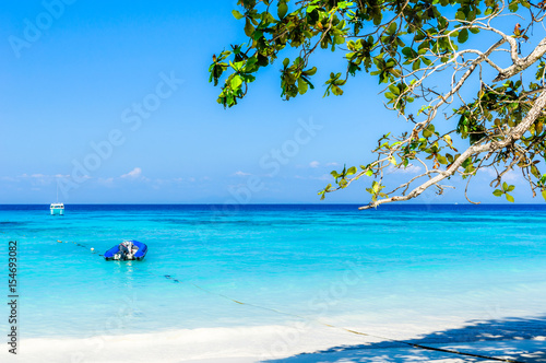 Fototapeta Naklejka Na Ścianę i Meble -  Beautiful tropical beach, white sand and blue sky background.