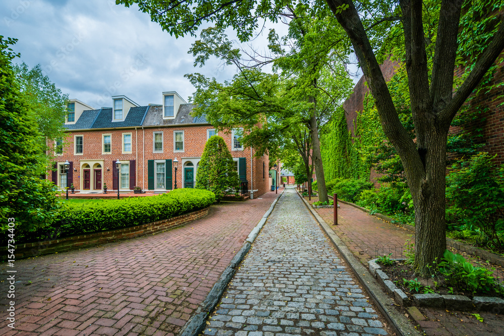 Cobblestone street and houses in Society Hill, Philadelphia, Pennsylvania.