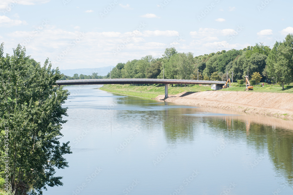 Fototapeta premium nature and bridge in florence
