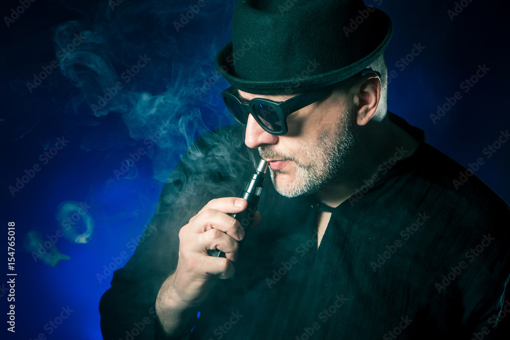 Rings of smoke. Electronic device. Boxing mod - electronic cigarette. Rings of smoke. Electronic device. Boxing mod - electronic cigarette.