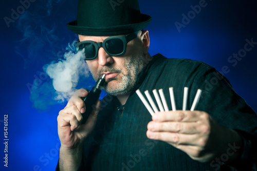 Electronic cigarette in com...