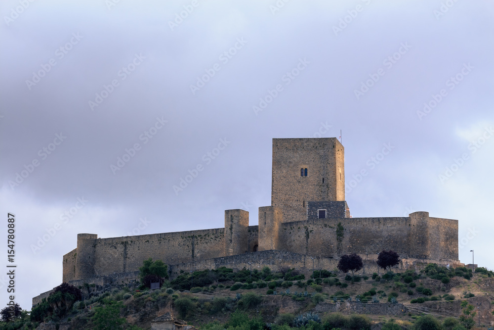 Monumento - Castillo de Alcaudete, en Jaen, España