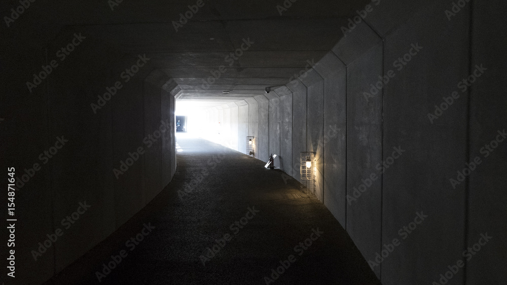 通路のトンネル