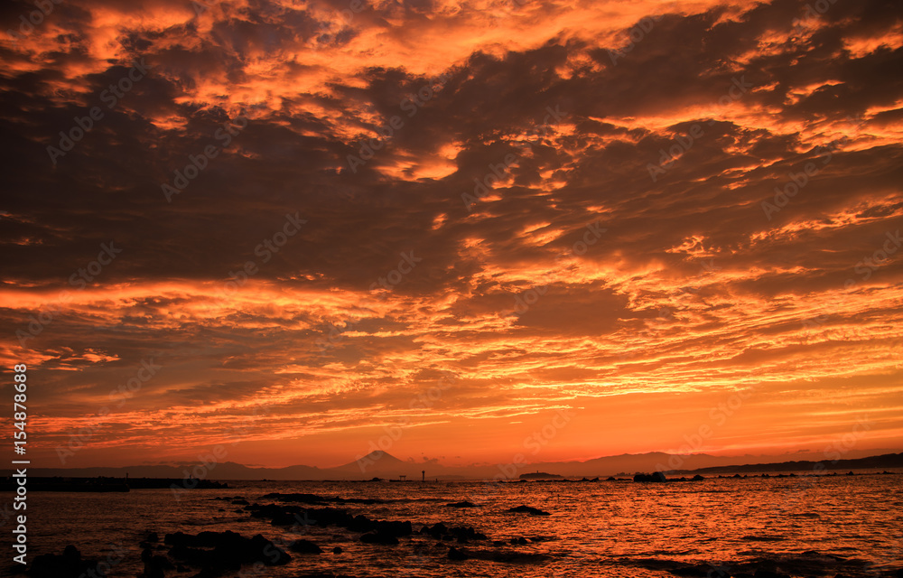 葉山真名瀬海岸から夕焼け富士山