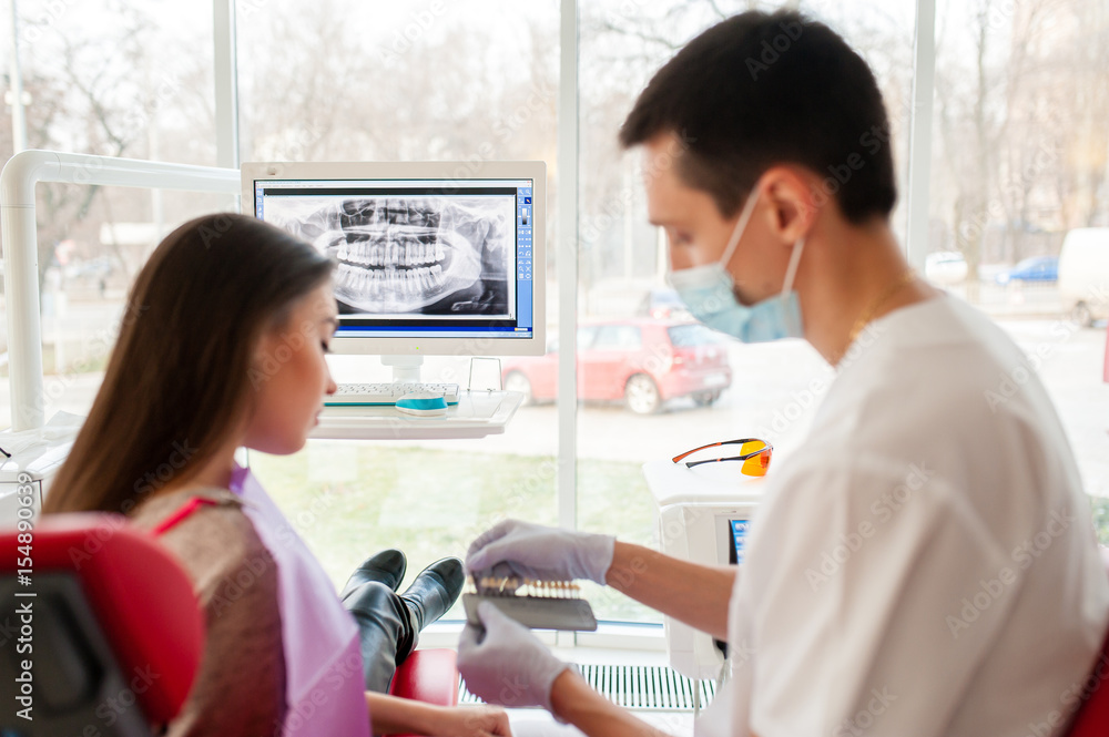 The dentist tells the patient about the condition of the teeth.