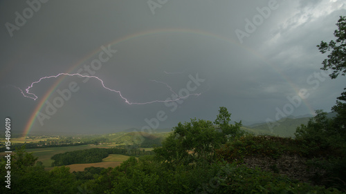 orage et arc en ciel sur les pyrénée
