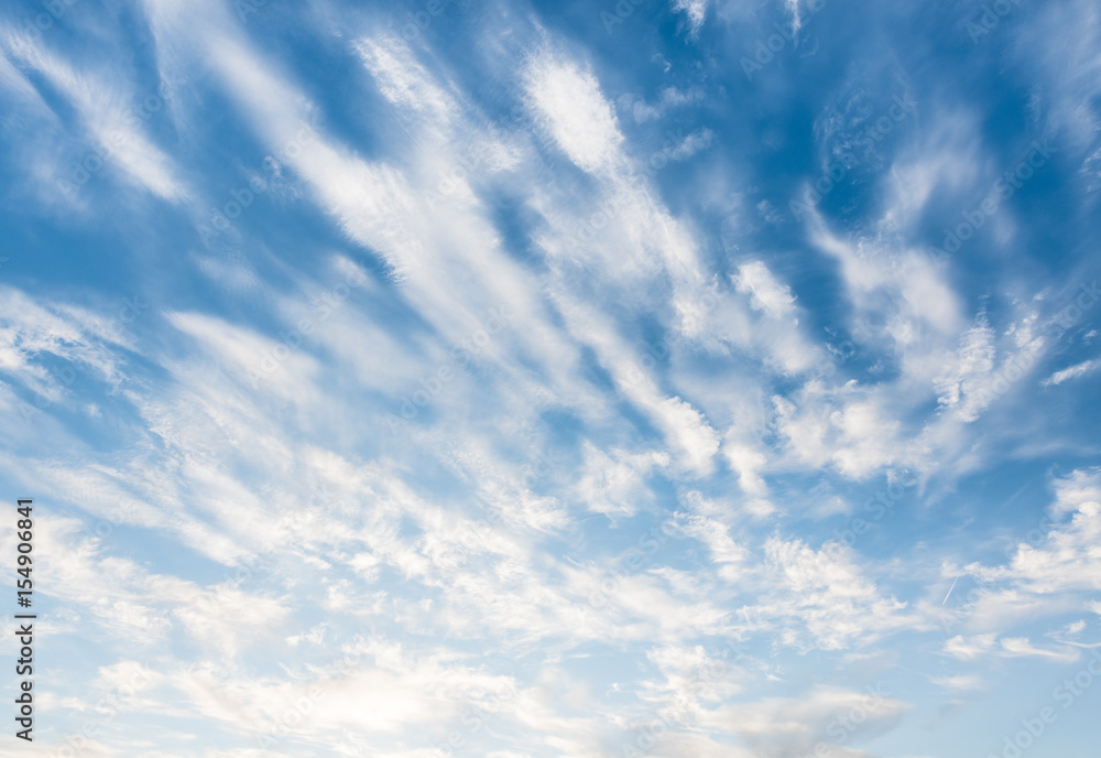 blauer himmel mit cirrus wolken blauer himmel mit cirrus wolken