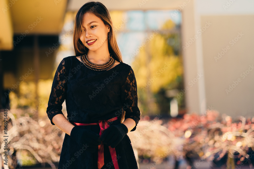 Φωτογραφία Beautiful girl in black vintage dress and hand glove